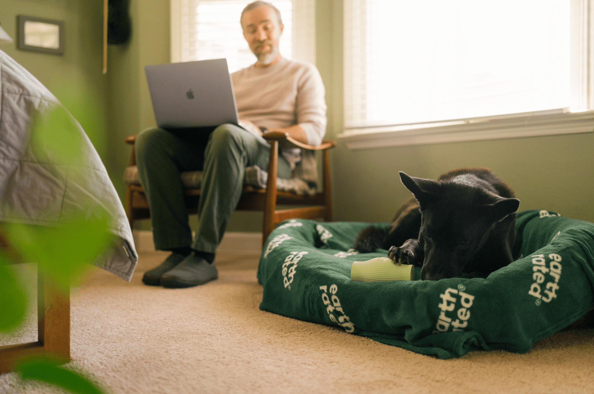 How to Keep a Dog Entertained While at Work